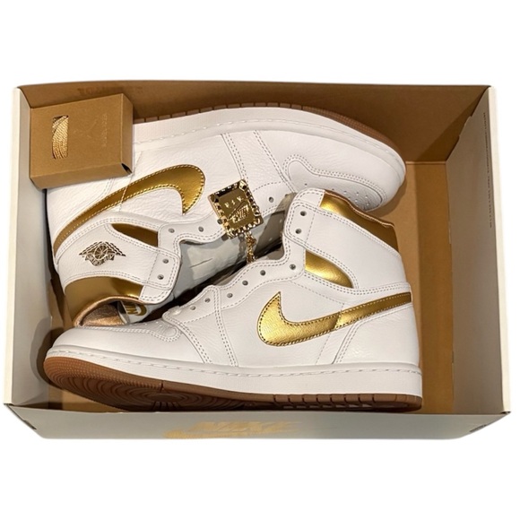 NEW Air Jordan 1 Retro Hi OG Women’s Basketball Sneakers size 10 White and Gold - Picture 13 of 15